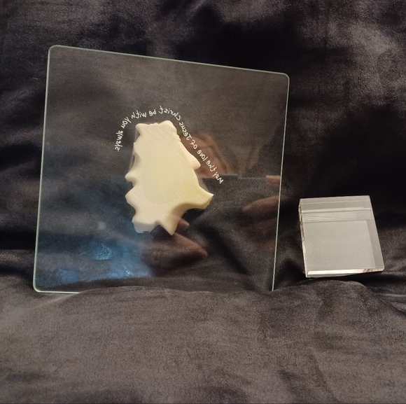 4/$80 Praying Girl On Glass Plate With Stand - First Communion Gift - Picture 5 of 7